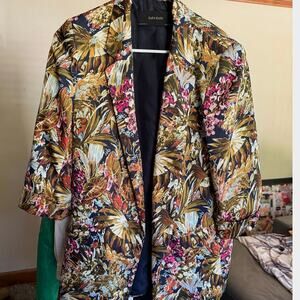 [Zara] Floral Blazer - Small tear in back on seam.